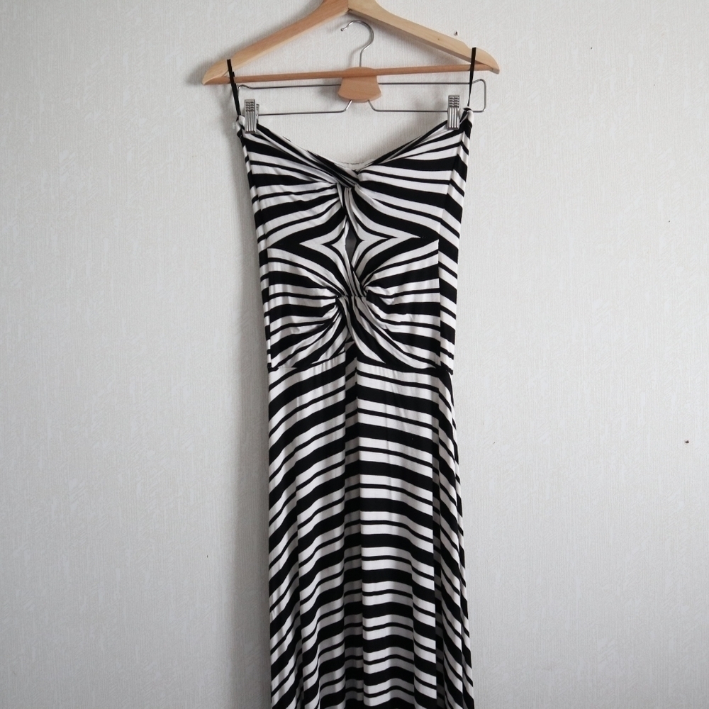 FELICITY and Cocoa Black and White Stripped Dress. - Picture 15 of 16